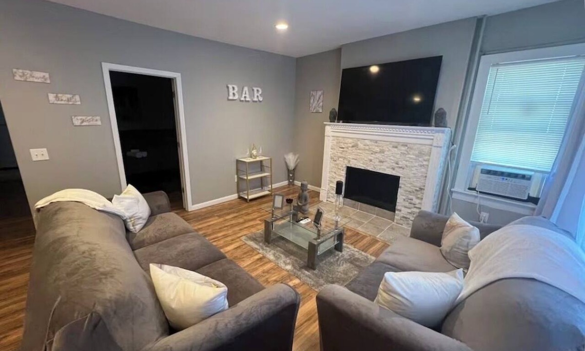 West Trenton Apartment | Spacious 3-bedroom apartment in lovely Trenton with AC