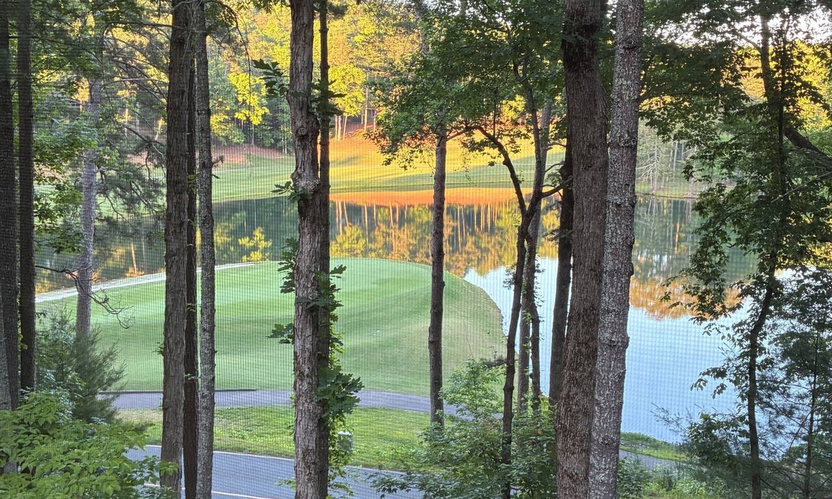 Big Canoe House | Spacious 3-bedroom townhome overlooking Lake Sconti and golf course in Big Canoe
