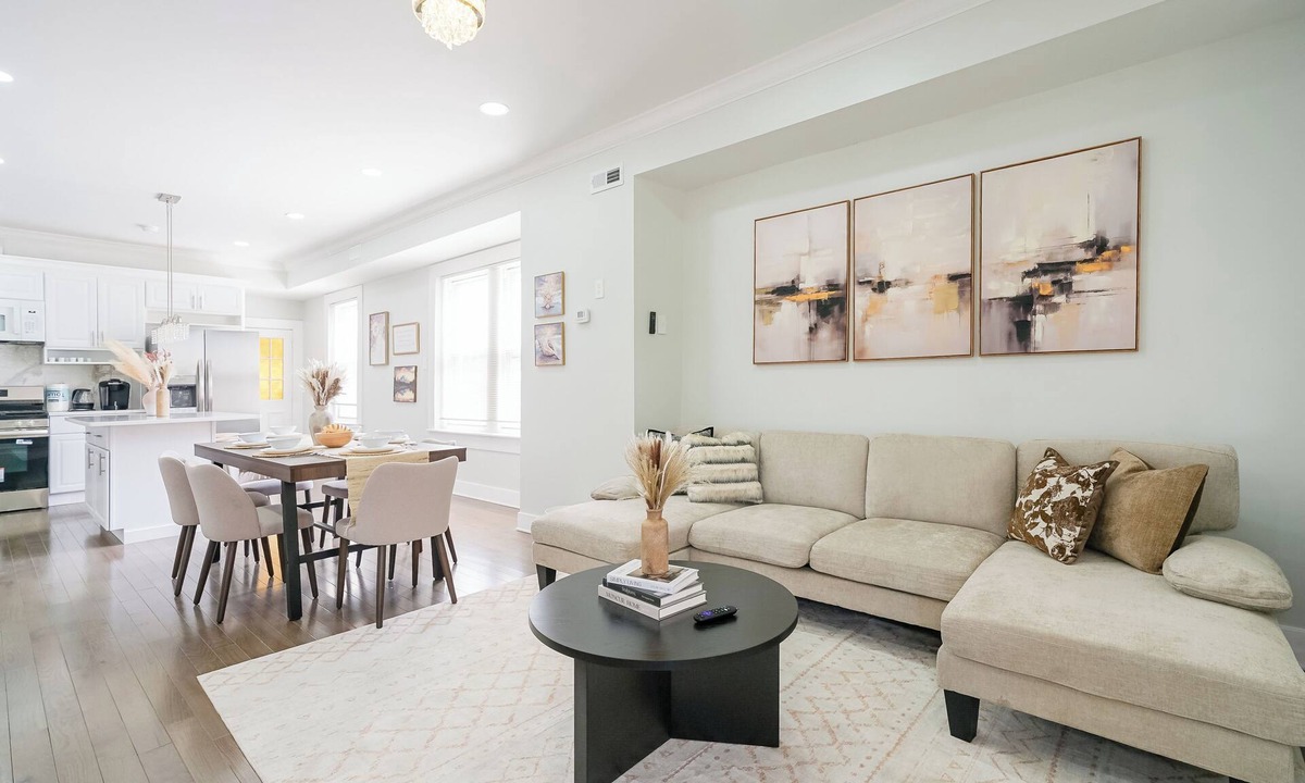 South Philadelphia West Apartment | Spacious 3BR/3BA - Sleeps 8 - 10 Min to Stadium
