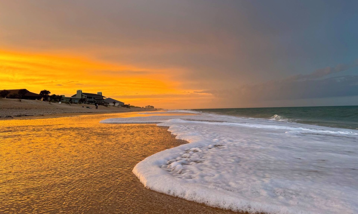 Marineland Acres House | Spacious 3BR Beach House, Hot Tub, Walk to Ocean – Dog Friendly