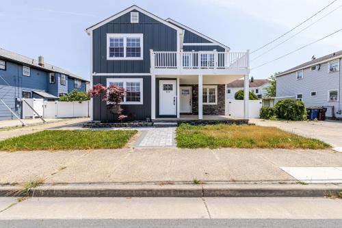 Ventnor City Apartment | Spacious 3BR Condo Near Ventnor Beach