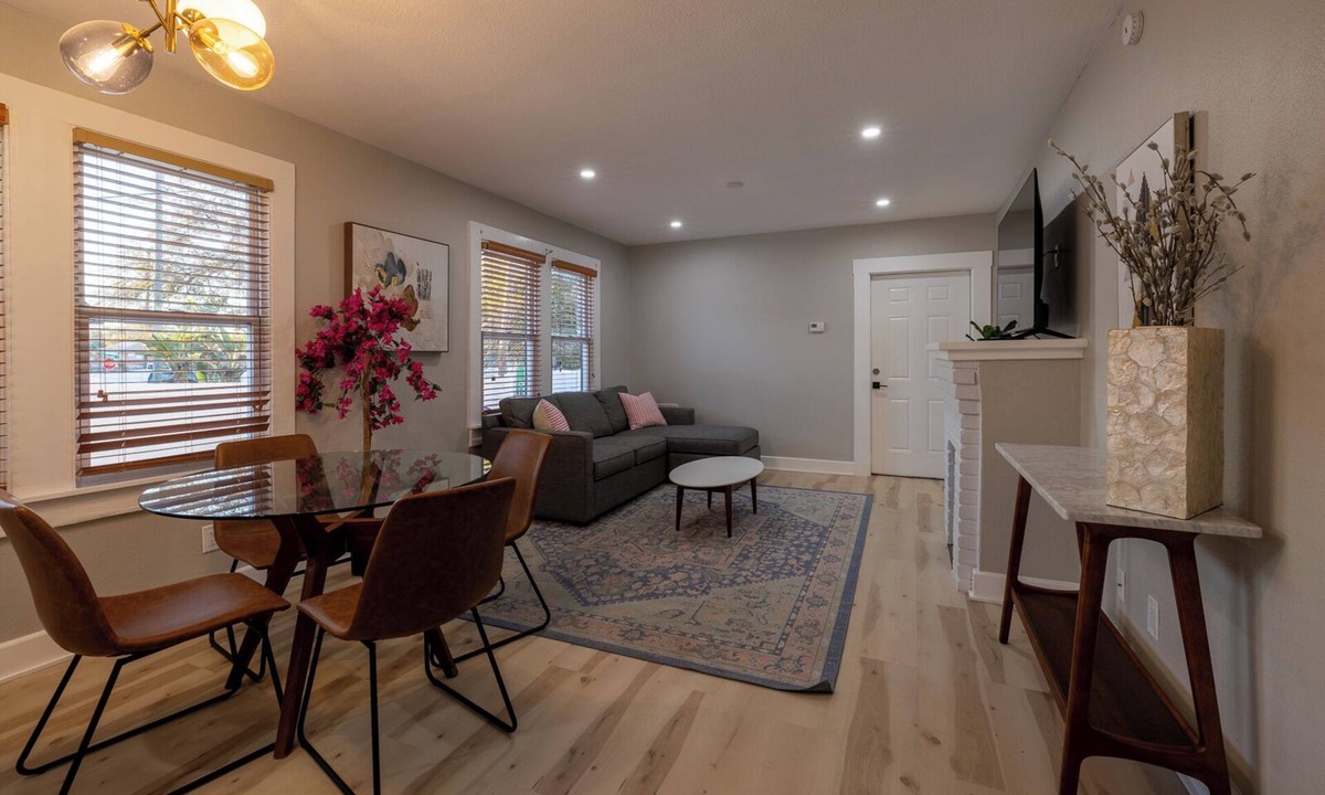 Tampa Heights Apartment | Spacious 3BR Duplex - Walk to Armature + Riverwalk