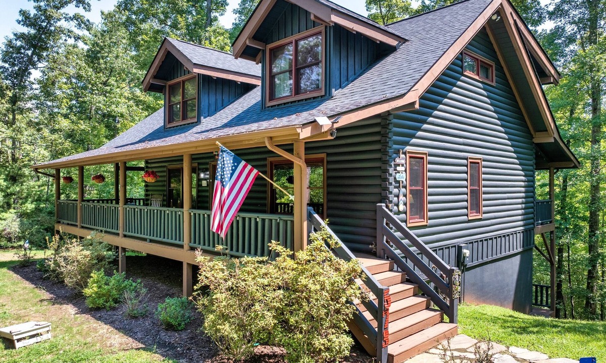 Lake Lure Cabin | Spacious 3BR Lake Lure Retreat with Bunk Room Sleeps 15 -Family & Pet Friendly
