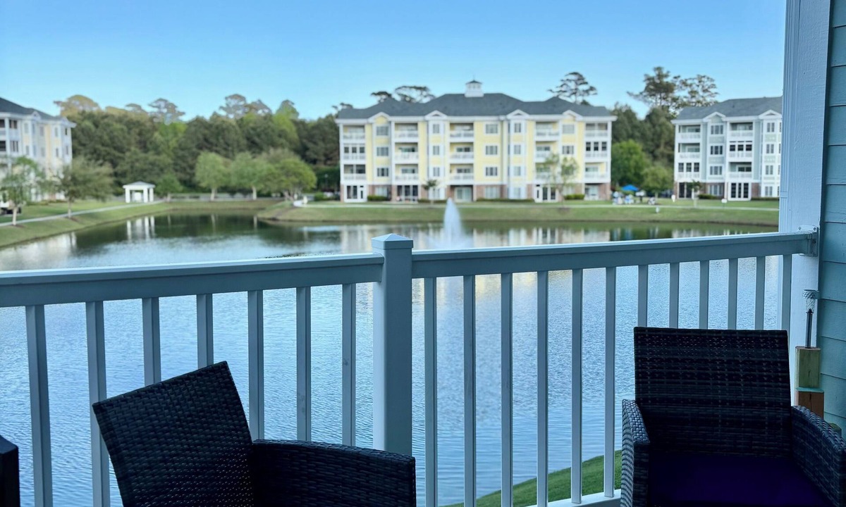 Central Myrtle Beach Apartment | Spacious 3BR Myrtlewood Golf Condo - Near The Beach & Broadway at the Beach