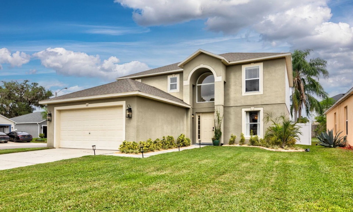Sanford House | Spacious 4+1 bedroom house in Sanford with fast WiFi, A/C, & sleeping up to 12!n