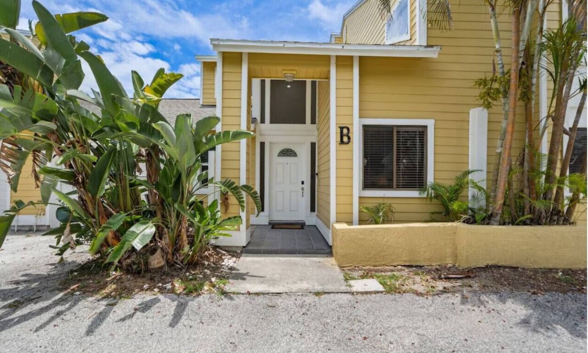 Seminole House | Spacious 4-Bedroom, 2.5-Bath, Gem – Pet-Friendly & Just 0.6 Miles to the Sand!