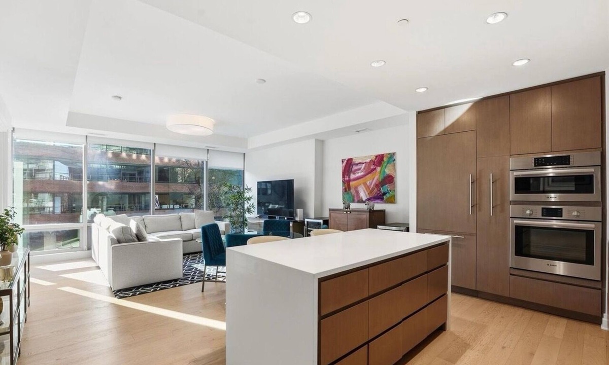 Hoboken Apartment | Spacious 4 Bedroom Apartment in Hoboken, Sleeps 10 Near NYC Transit