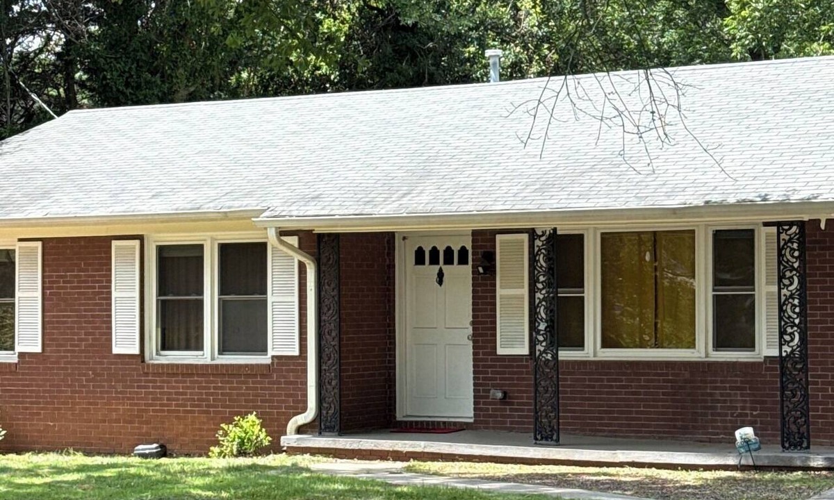 Clermont House | Spacious 4-bedroom house in charming Clermont with AC
