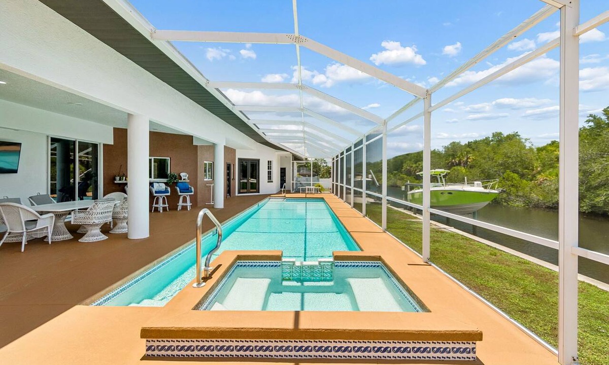 Harbour Heights House | Spacious 4-bedroom house Waterfront