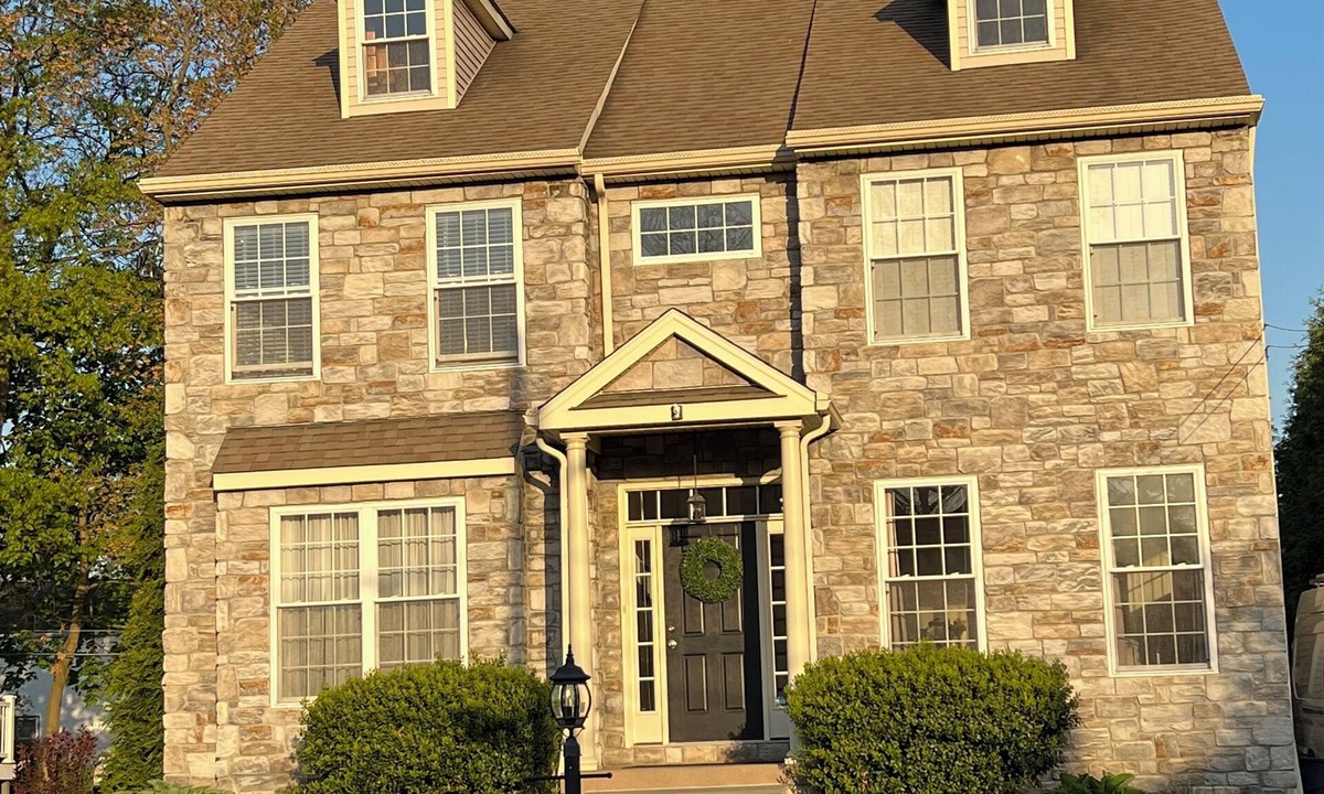 Broomall House | Spacious 4B centrally located bet. Villanova & Newtown Sq -5 miles to Aronimink!