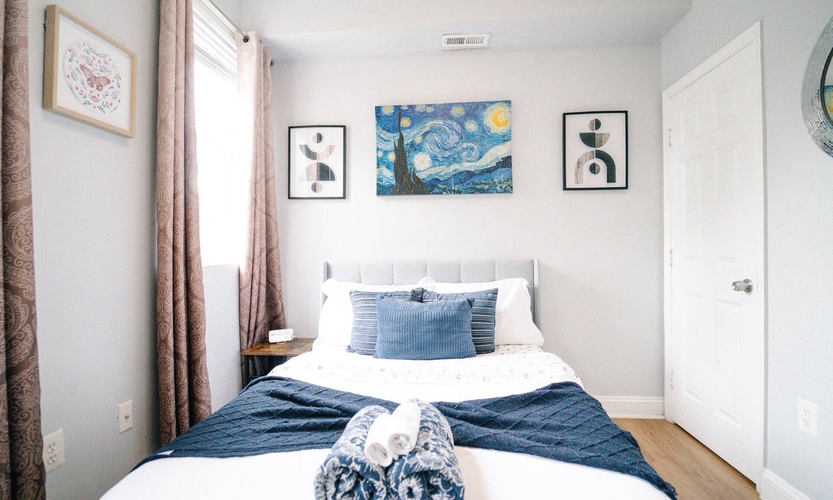 Park View House | Spacious 4BR DC Retreat with Backyard | Free Parking & Fast Wi-Fi