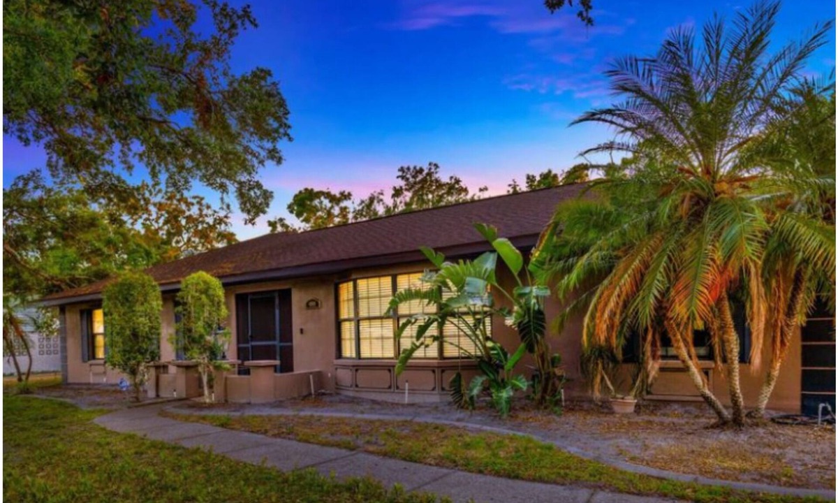 Ballast Point House | Spacious 4BR Home on Bayshore