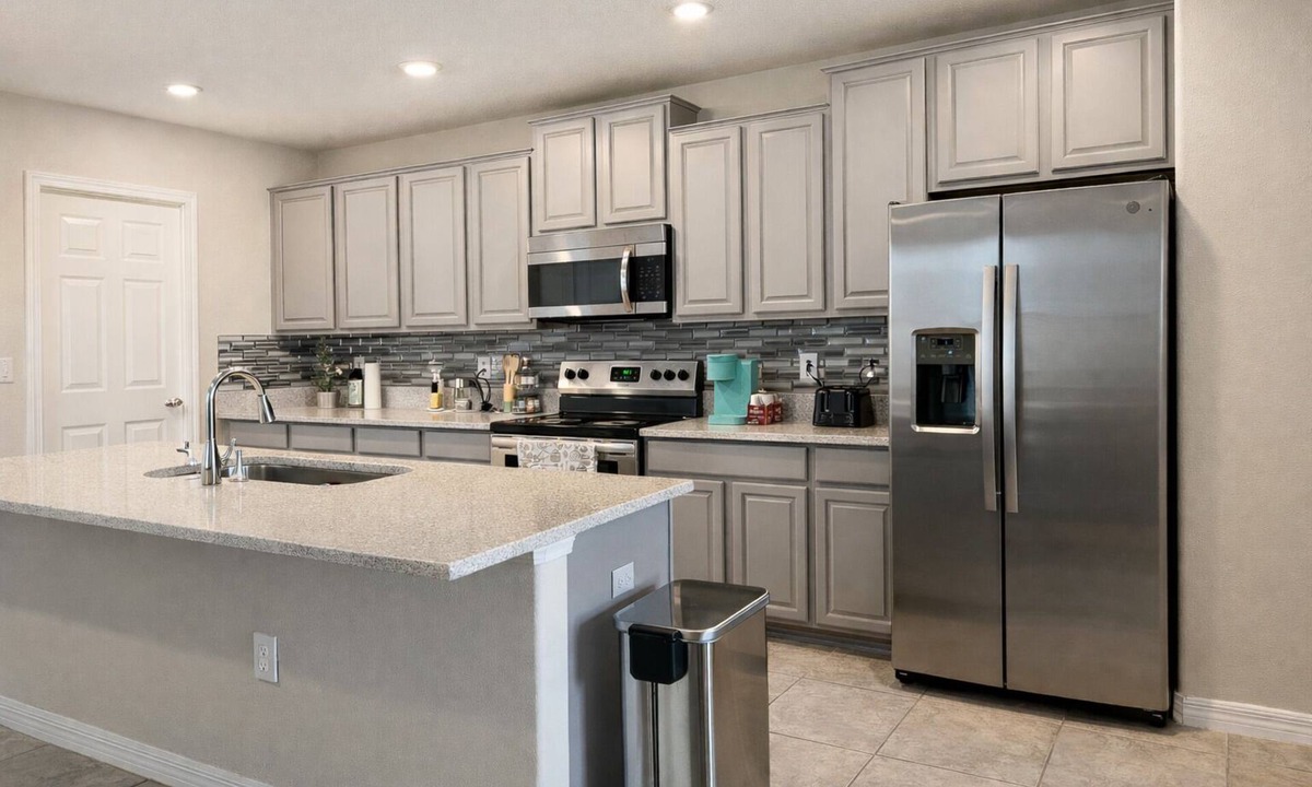 Balm House | Spacious 5-bedroom, 2.5 bath house in fabulous Wimauma/Riverview neighborhood