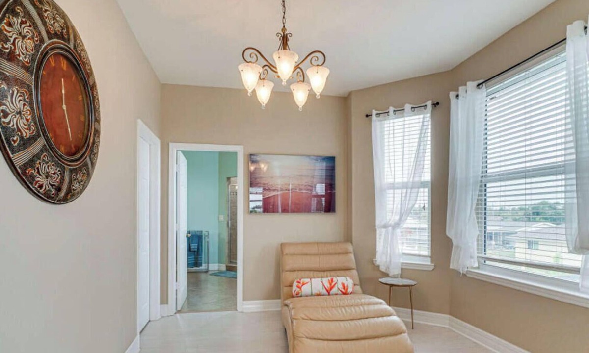 Caloosahatchee House | Spacious 5-bedroom house in lovely Cape Coral with WiFi, AC