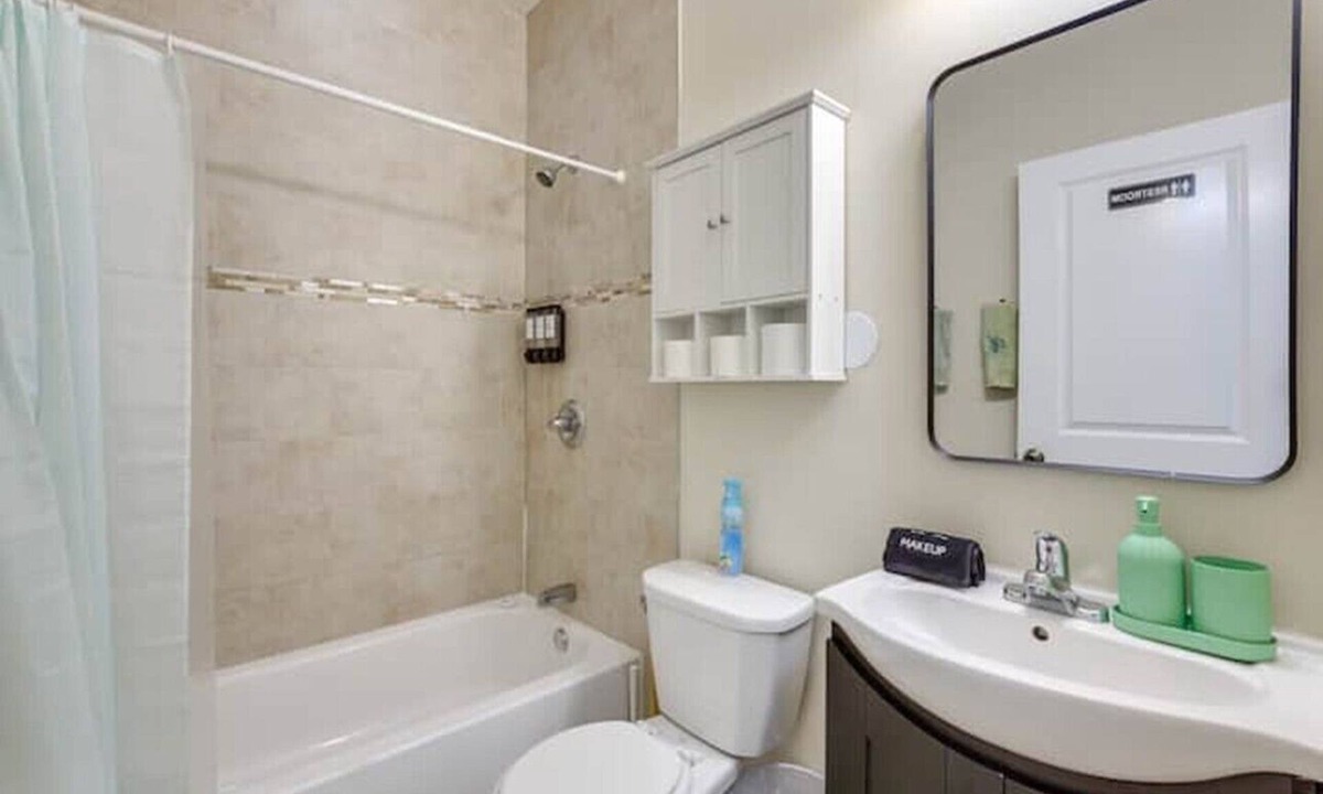 North Philadelphia West Apartment | Spacious 5-bedroom apartment in lovely Philadelphia with WiFi, Free Parking