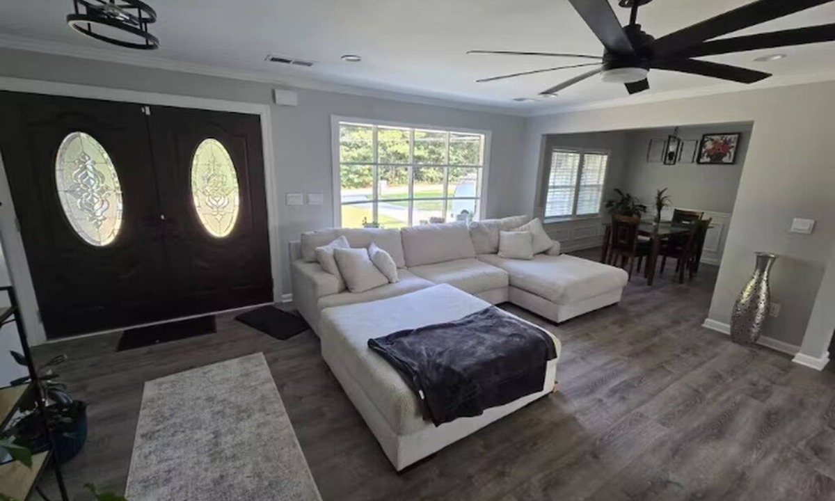 Conyers House | Spacious 5BDR Retreat Patio Grill Firepit SmallGym