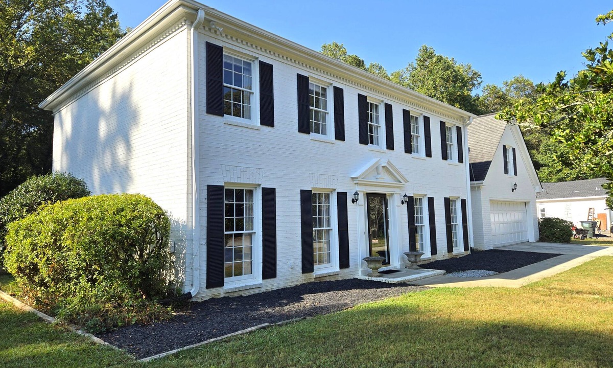 Five Forks House | Spacious 5br/3bth home in a cul-de-sac