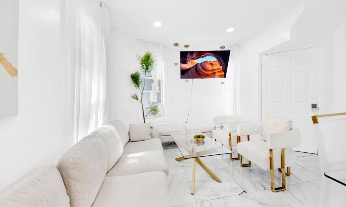 Bryn Mawr House | Spacious 5BR Home Free Parking Near NYC Perfect for Large Groups