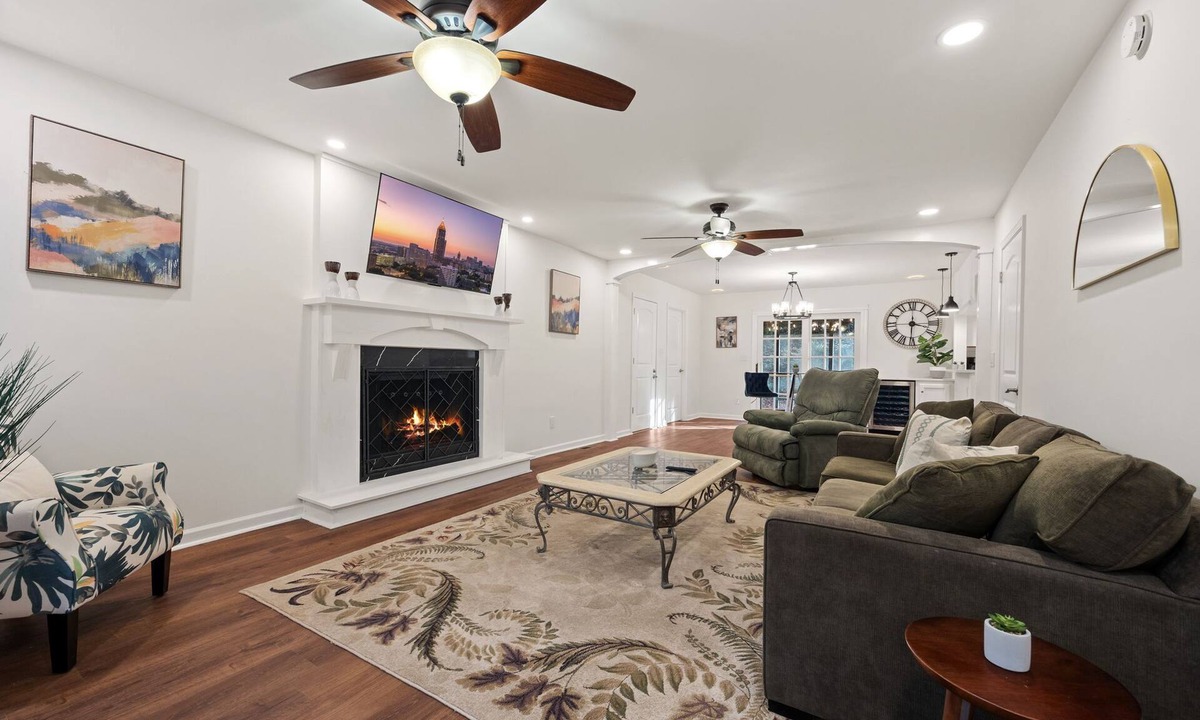 Smyrna House | Spacious 5BR Home in Smyrna – Walk to Vinings, ATL