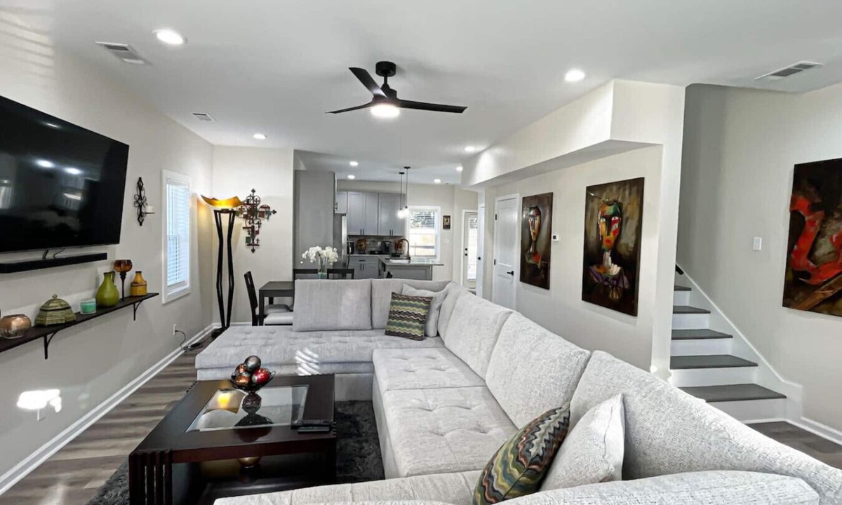 Macon House | Spacious 5BR Home | Sleeps 12 | Pet Friendly