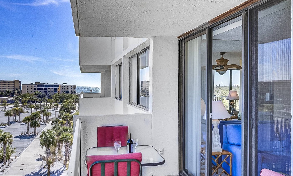 Siesta Key Condo | Spacious 5th-Floor Condo with Floor-to-Ceiling Views | Steps to Siesta Key Beach | Pool & Amenities!
