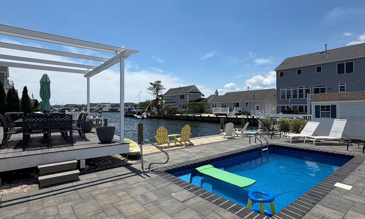 Ocean Beach III House | Spacious 6-bedroom house with pool and on the bay in enchanting Lavallette