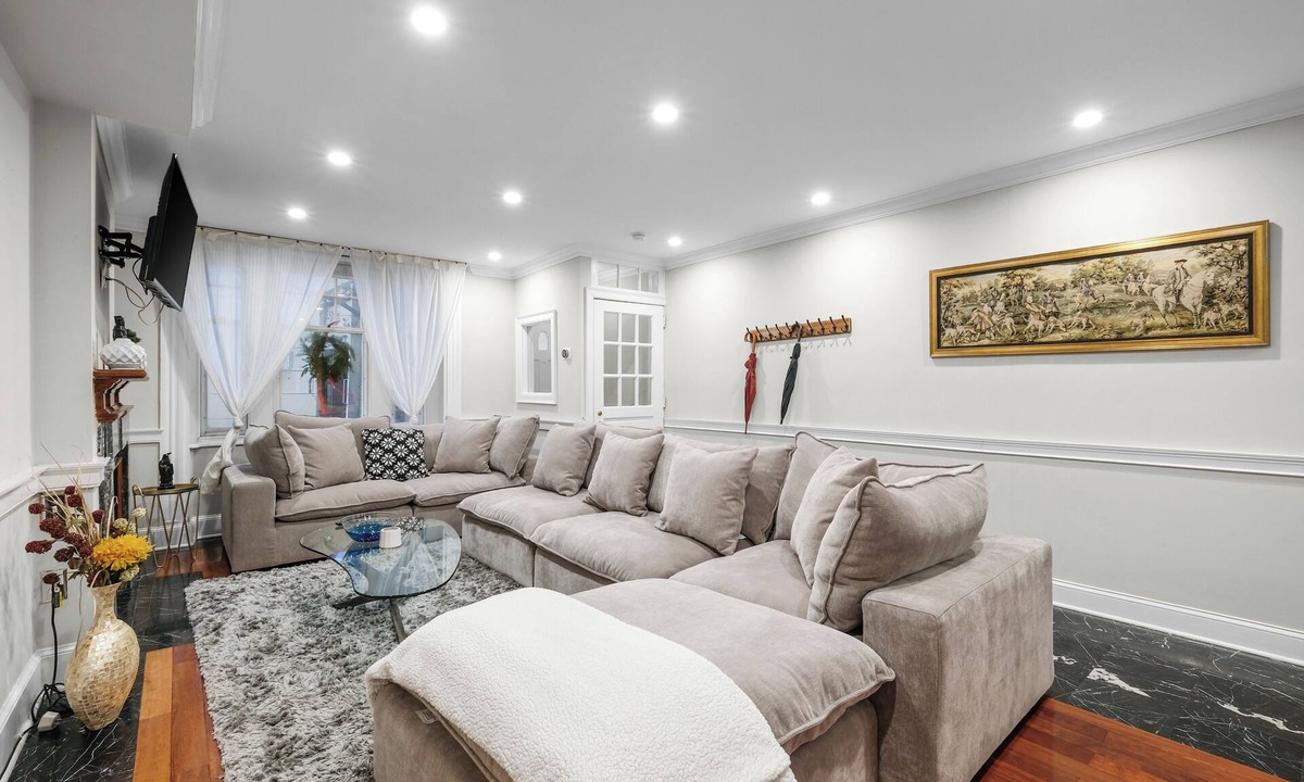Rittenhouse Row House | Spacious 6BR En Suite Rittenhouse Home! Sleeps 14!