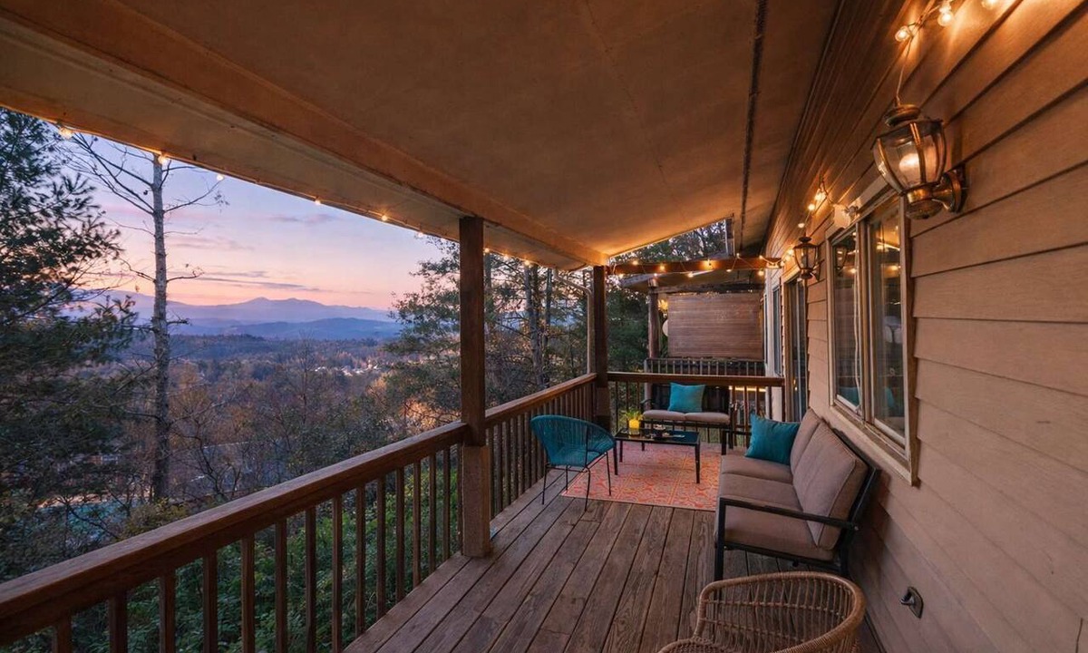 Johnson City Apartment | Spacious Apartment with Scenic Deck Views