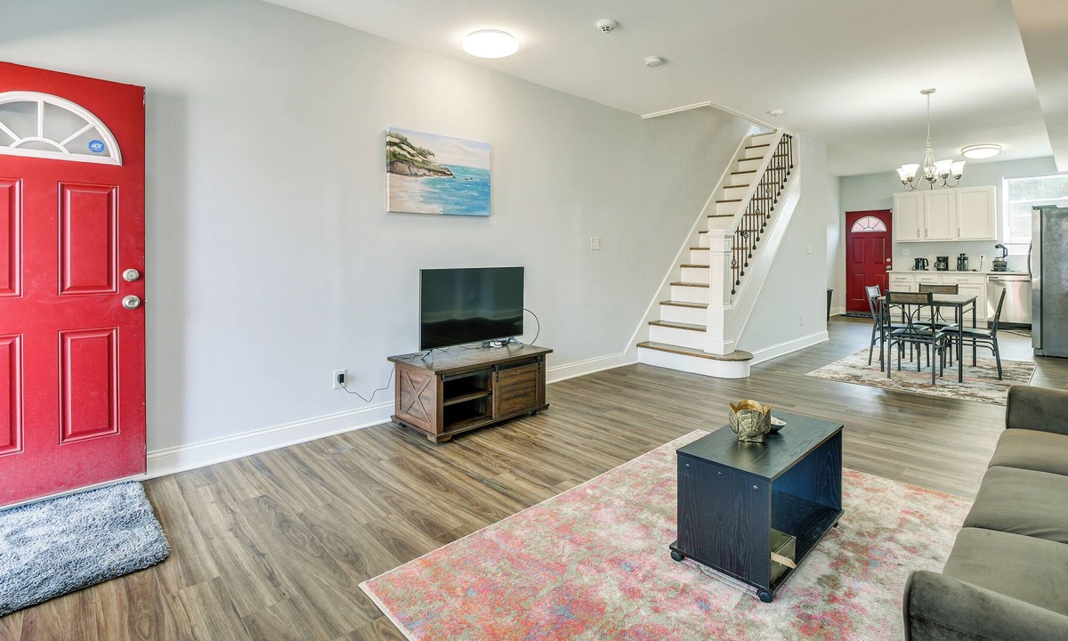 Greenspring House | Spacious Baltimore Row House w/ Deck + Fenced Yard