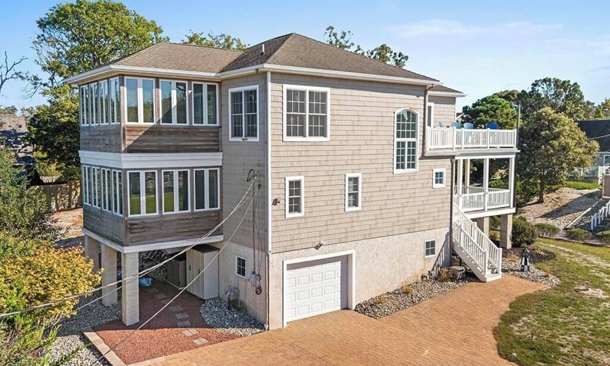 Town Bank House | Spacious Bayside Retreat: Sleeps 18, 1/2 Block from Bay Beach, Game Room