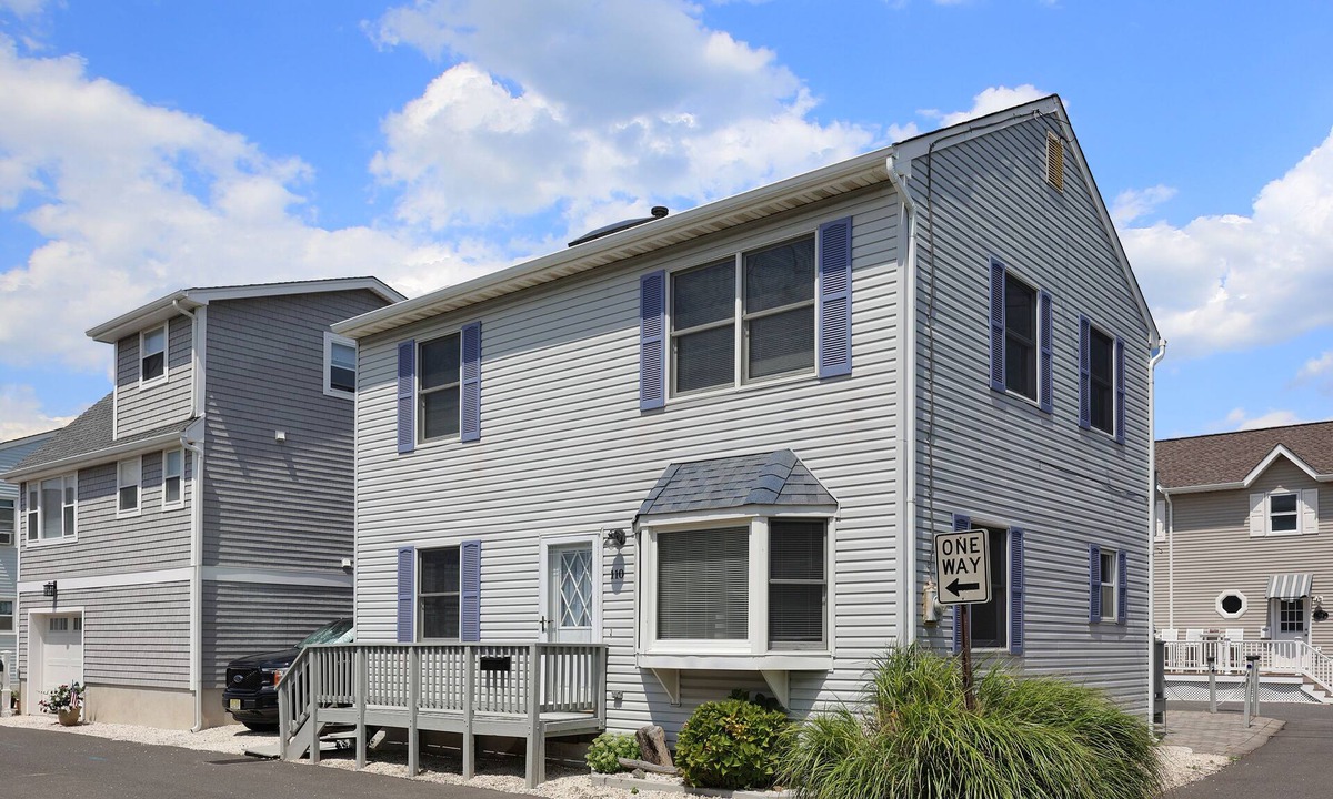 Dover Beaches North House | Spacious Beach House located 1 Block from the Beach