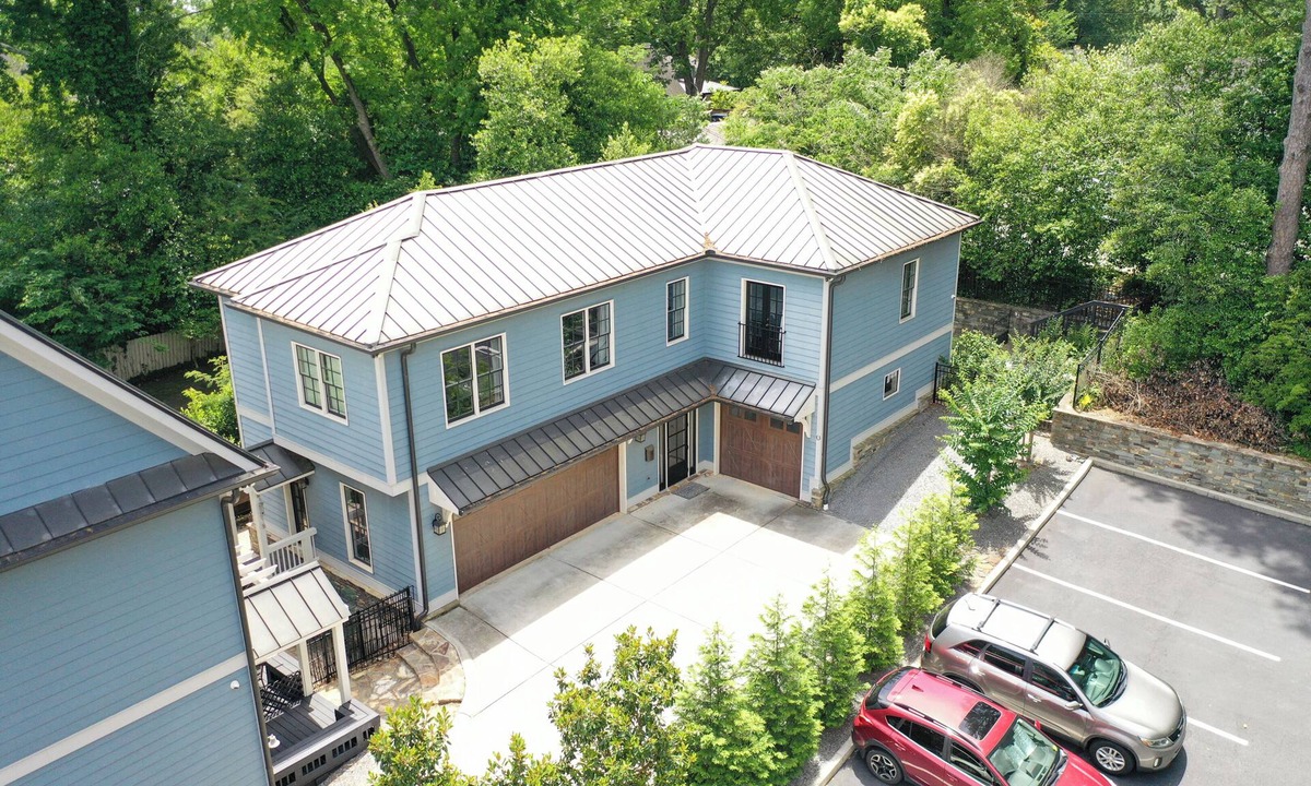 Garden Hills House | Spacious Buckhead Carriage House, Outdoor Fun, Walk to Shops & Dining!