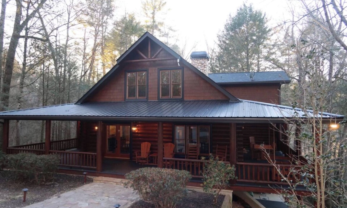 Cherry Log Cabin | Spacious cabin w/Hot Tub , 10 minutes from downtown Blue Ridge.