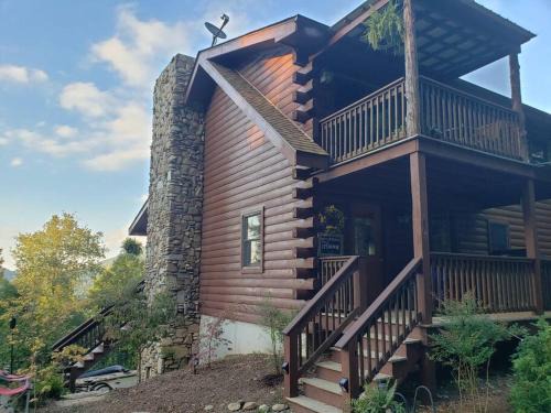 Hot Springs House | Spacious Cabin with Excellent Views/Hot Tub/Wi-Fi