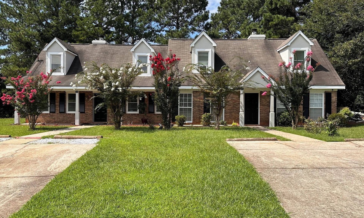 Lawrenceville House | Spacious double units dublex in Lawrenceville