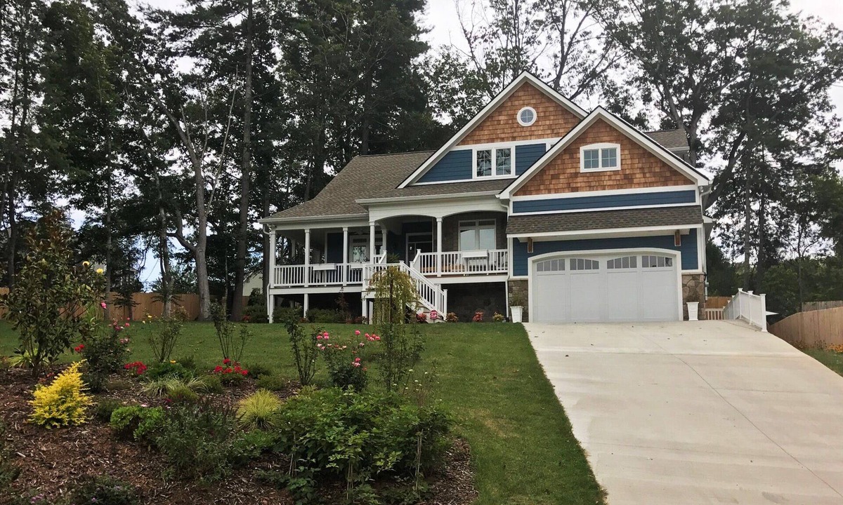 Fletcher House | Spacious Getaway in the heart of South Asheville