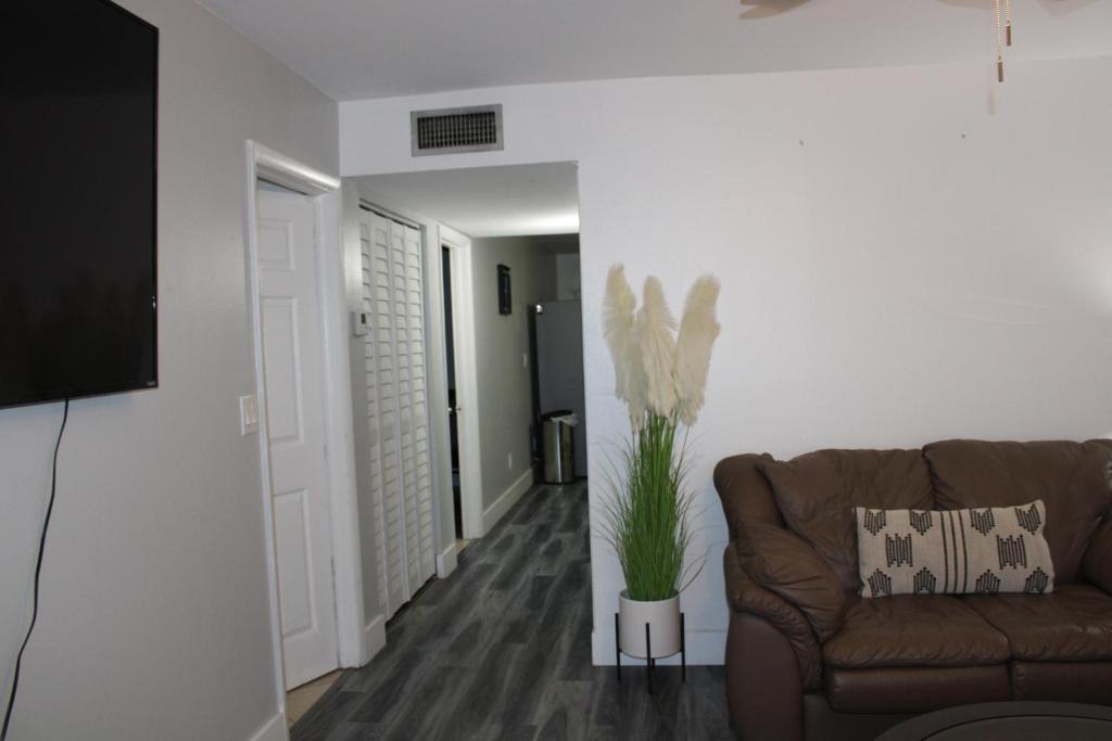 West Park Apartment | Spacious home by hard rock stadium and Casino