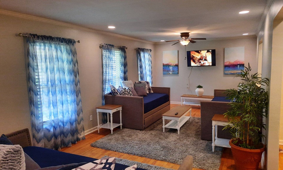 Stone Mountain House | Spacious Home 30 Minutes From Atlanta Sleeps 20