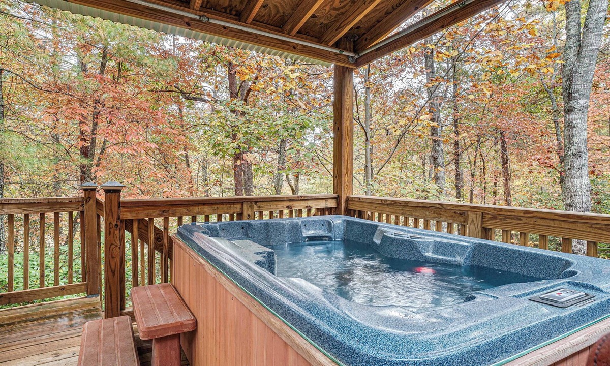 Helen Cottage | Spacious Home in Helen w/Porch & Balcony!