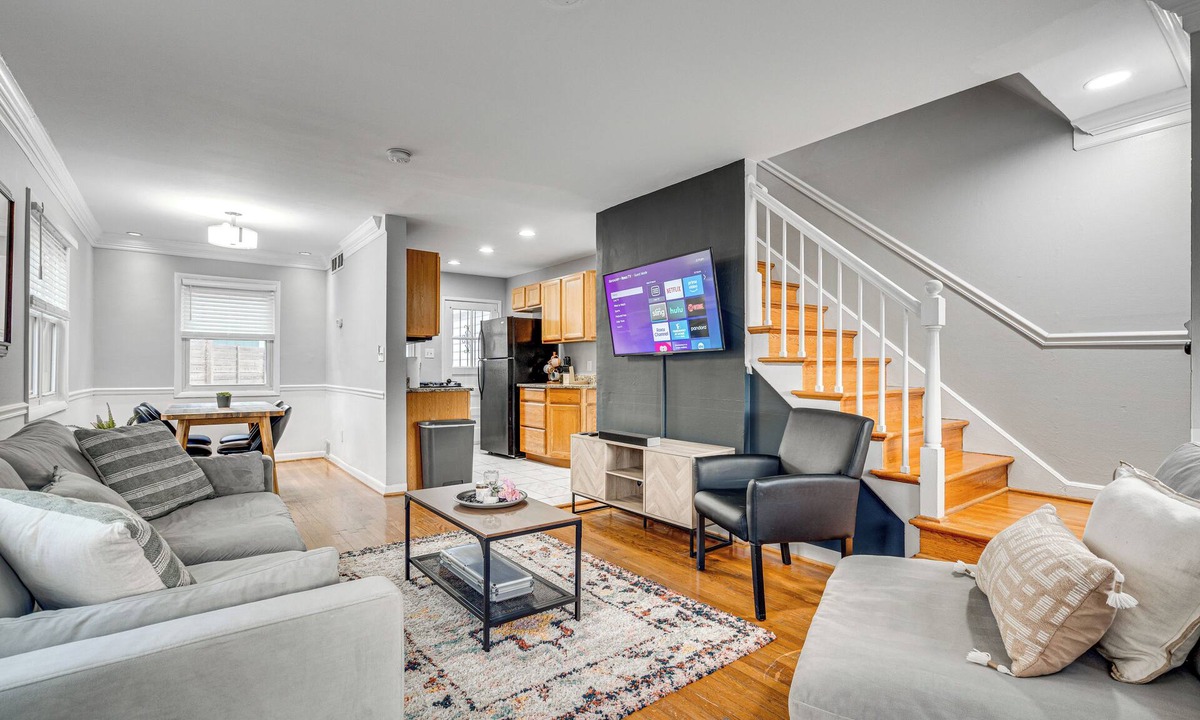 Seminary Hill Condo | Spacious Home-Private Basement Suite & 2 Kitchens