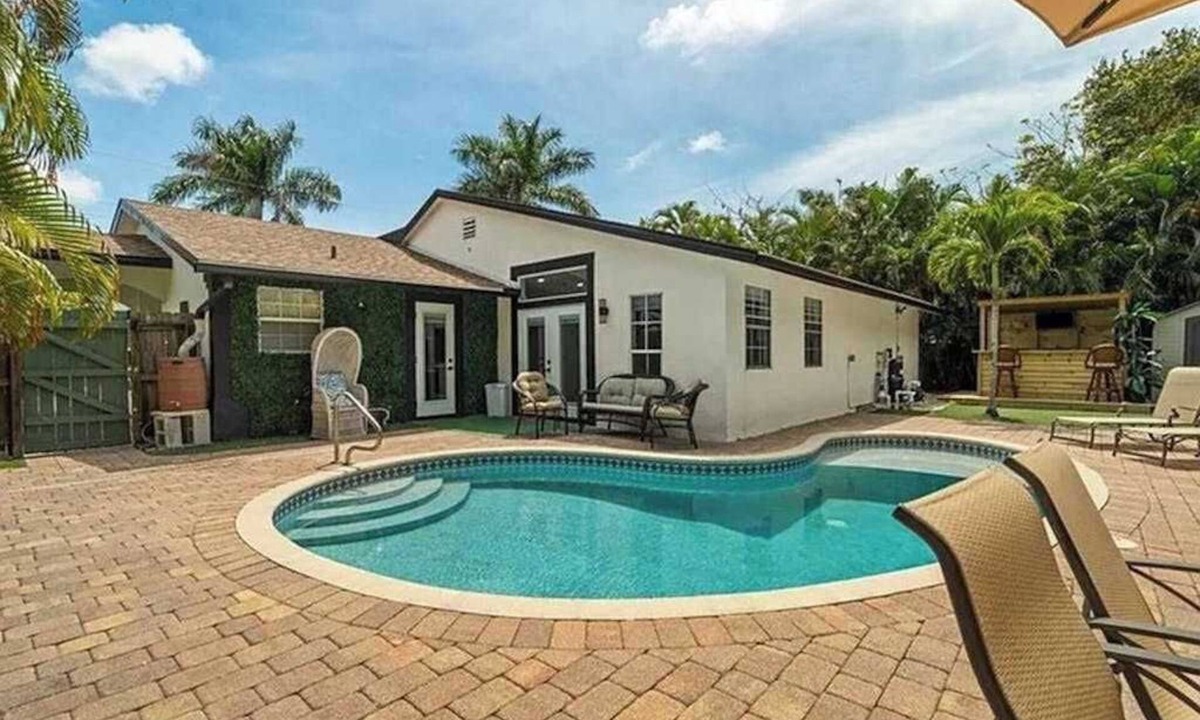 East Naples House | Spacious home private heated pool, fireplace, & two kitchens-near downtown