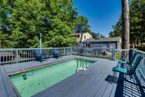 Church Street House | Spacious Home w/Hot Tub, 14 Mi to Downtown ATL!