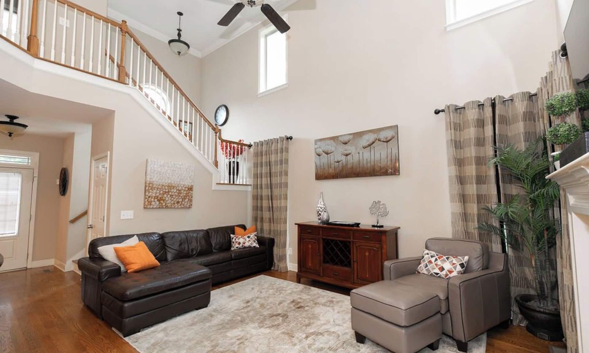 Mableton House | Spacious home with cozy bedrooms, basement lounge, screened porch, and full kitchen. Minutes from Mercedes-Benz Stadium, Six Flags, and downtown. Comfort, space, and a prime location—book now!