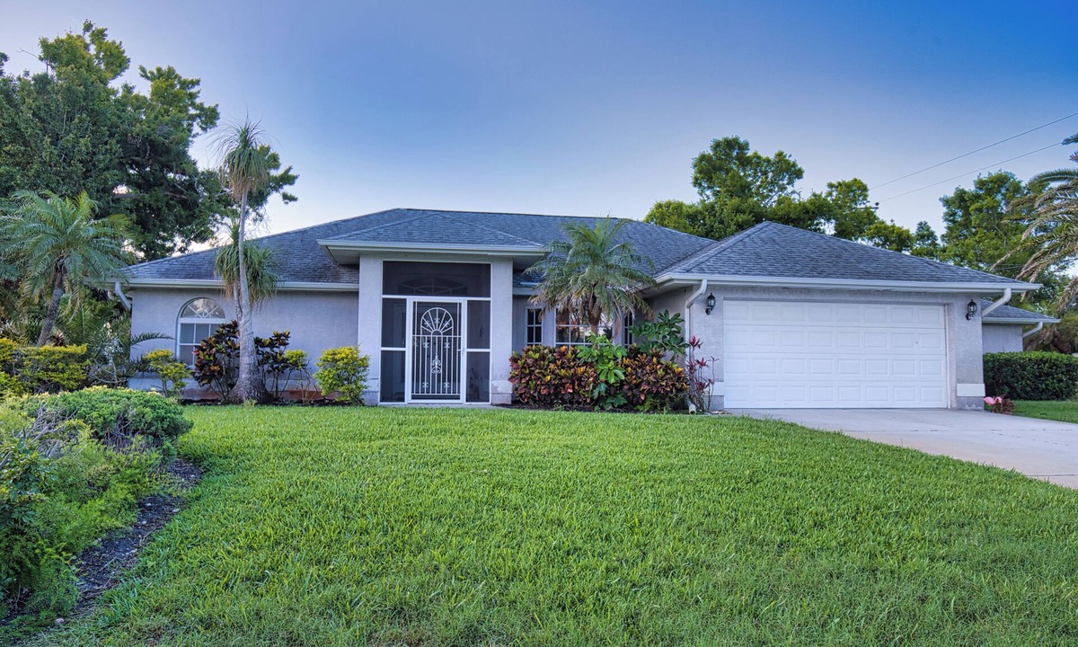 South Venice House | Spacious home with heated pool in South Venice. 8 min to the beach!