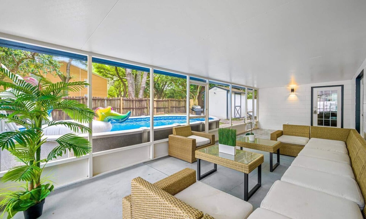 Bearss Plaza House | Spacious, Modern and Fully Updated Gorgeous Home