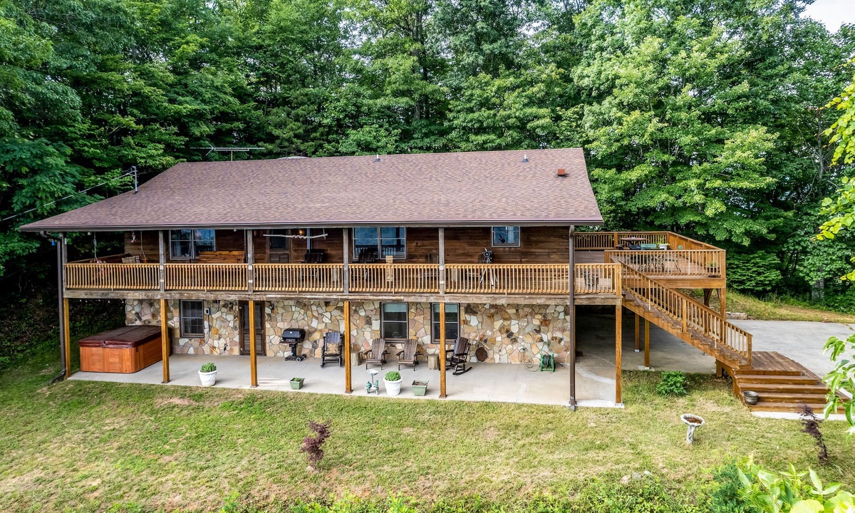 Franklin Cabin | Spacious mountain getaway with game room, hot tub, fireplace & washer/dryer