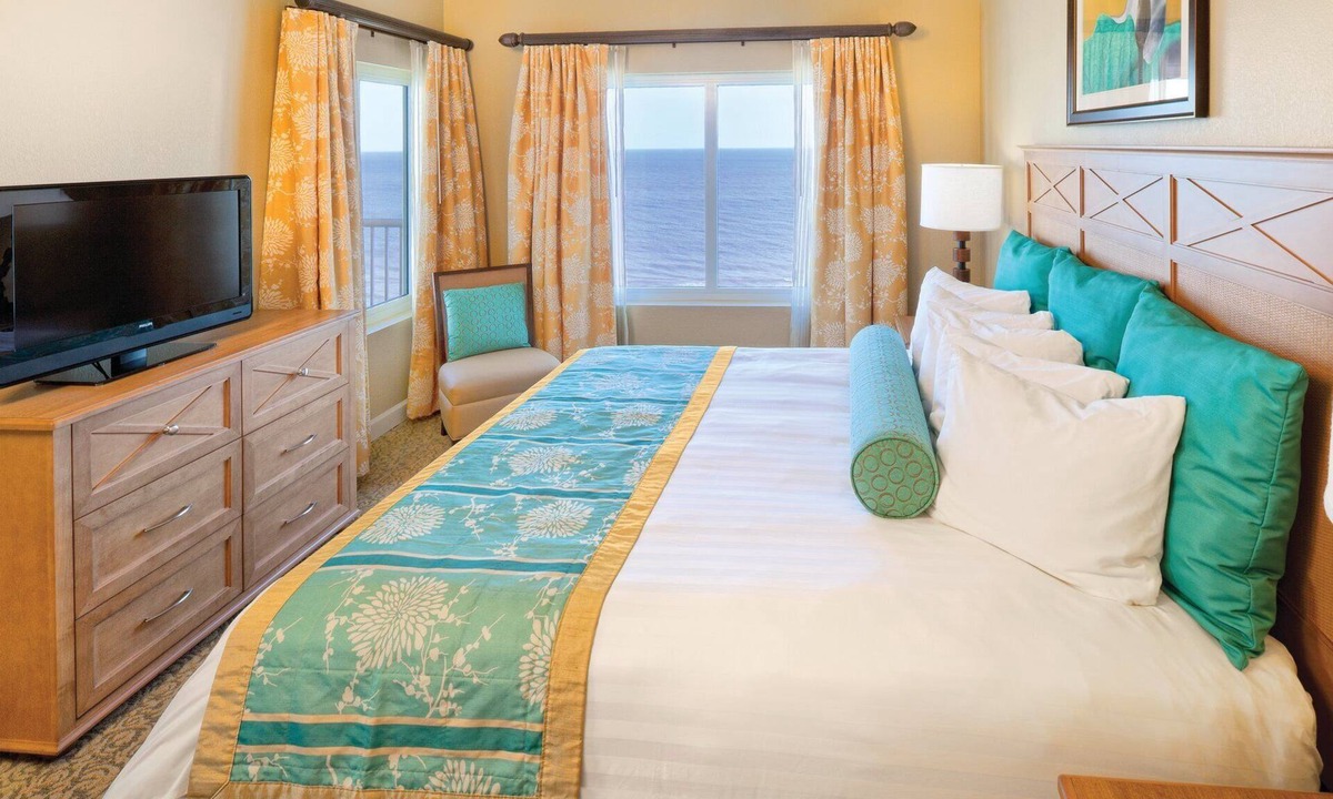 Arcadian Shores Resort | Spacious Oceanfront Resort with Onsite Restaurant, 5 Pools, 2 indoor Pools and Beach Access