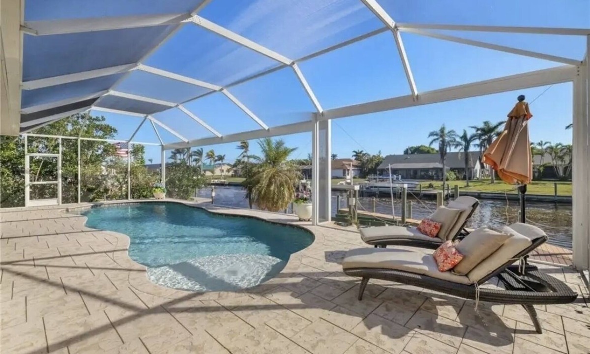 Fort Myers House | Spacious “Perfect Cape Escape” in SE Cape Coral ! Pet Friendly!