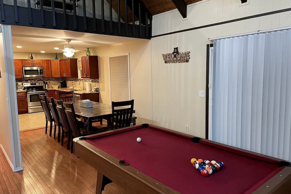 Tobyhanna Cabin | Spacious Poconos Cabin for Families and Groups with Lake Access and Activities in Coolbaugh Township, PA
