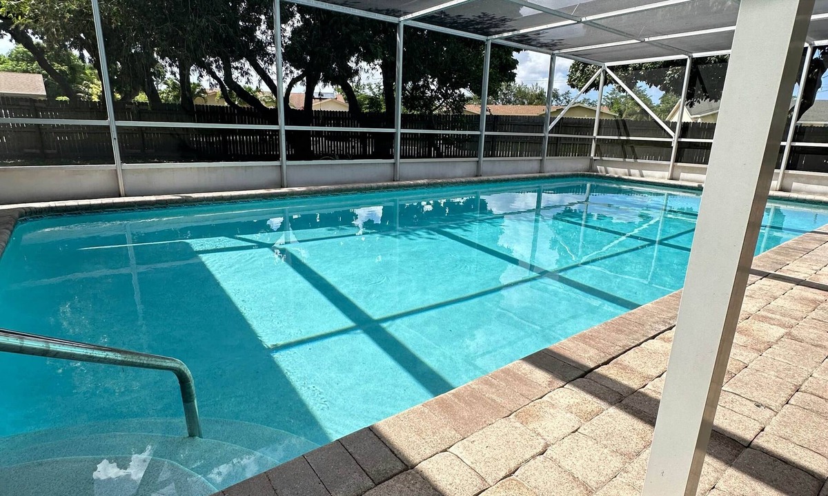 Mangonia Park House | Spacious Pool Home for 10!, Luxurious 4 Bedroom Oasis, Perfect for Large Groups